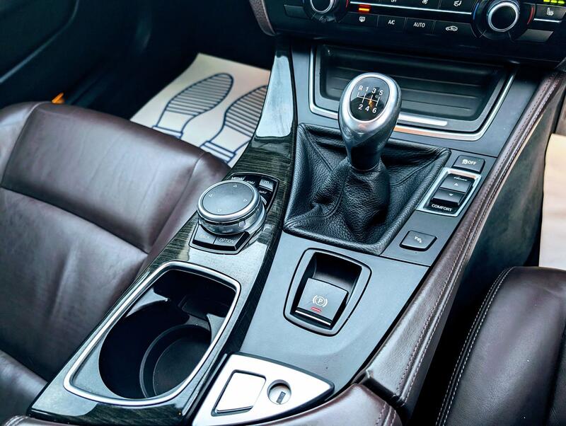 BMW 5 SERIES 2.0 518d Luxury Saloon 2015