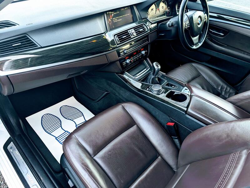 BMW 5 SERIES 2.0 518d Luxury Saloon 2015
